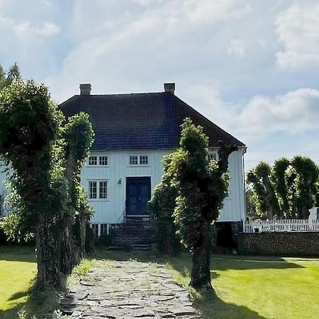 Bosvik Gard, Nyrenovert Leilighet I Hovedhus Fra 1756 Risør Екстериор снимка