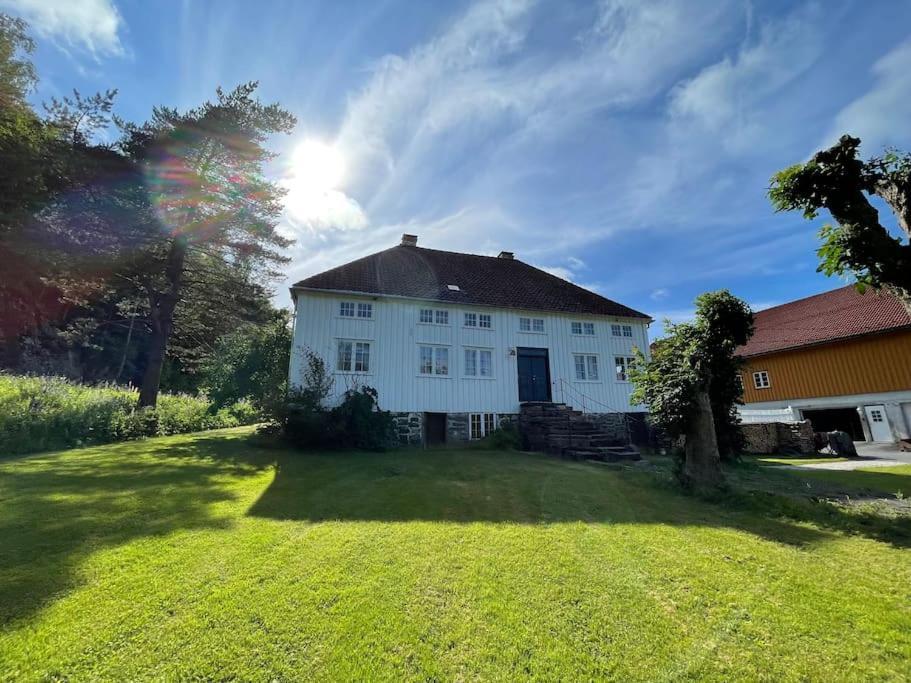 Bosvik Gard, Nyrenovert Leilighet I Hovedhus Fra 1756 Risør Екстериор снимка