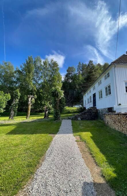 Bosvik Gard, Nyrenovert Leilighet I Hovedhus Fra 1756 Risør Екстериор снимка